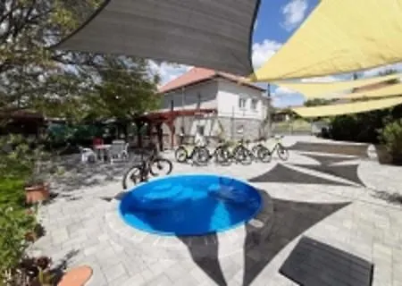 Guest house E-tekergok Haza Bukkzserc